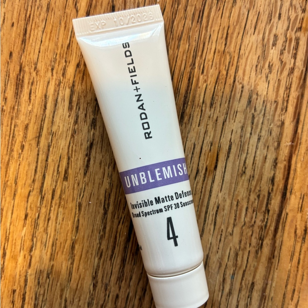 Rodan + Fields Unblemish Invisible Matte Defense Gel - Picture 2 of 3